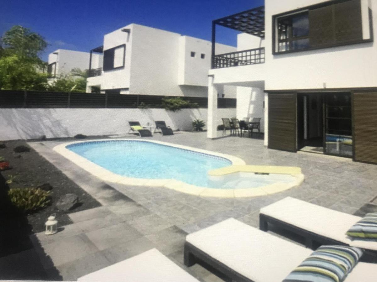 Modern Villa With Sea Views Коста Тегисе Екстериор снимка